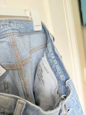 American Eagle 90s Boyfriend Jeans thumbnail 4