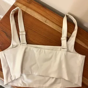 Abercrombie & Fitch White Crop Top thumbnail 4