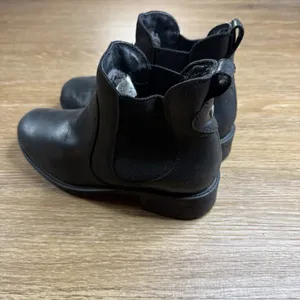 UGG Bonham Chelsea Boots Women's 6.5 Black Leather Wool Lined Water Resistant thumbnail 5