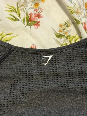 Gymshark Gray Crop Long Sleev Shirt thumbnail 4