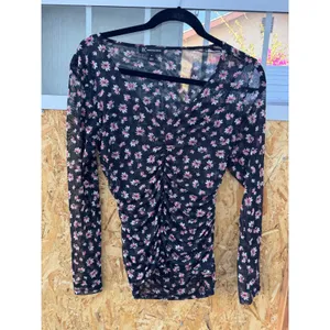 INC International Concepts Womens Floral Mesh Ruched V-Neck Top Small Black Pink thumbnail 2