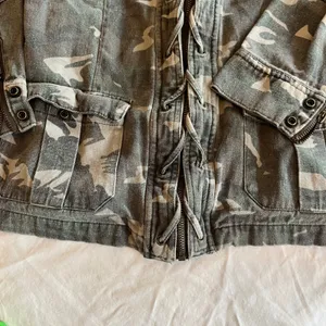 BKE Women's Camouflage Utility Jacket Small Full Zip Up Criss Cross Pockets thumbnail 4