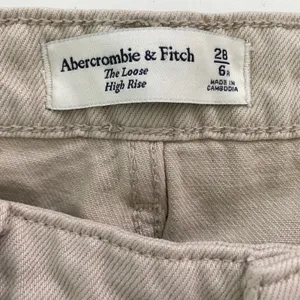 Abercrombie & Fitch The Loose High Rise Jeans Beige Khaki D-Ring Belt 28‎ 6R NWT thumbnail 2