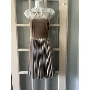 New Gianni Bini Velvet Pleated Dress thumbnail 4