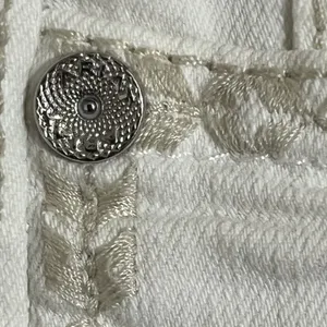 Ariat Women's White High Rise‎ Boyfriend 5" Shorts Size 32R Embroidered thumbnail 3