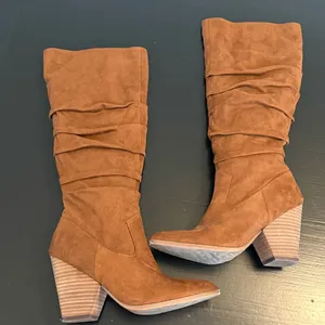 Carlos by Carlos Santana Tan Suede Heeled Boots‎ thumbnail 3
