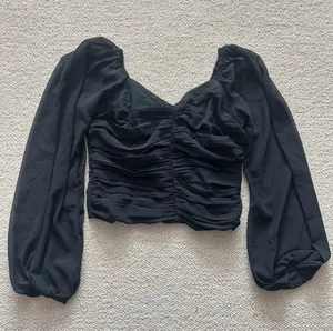 Abercrombie Sweetheart Ruched Long Sleeve Top thumbnail 1