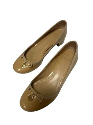 Tory Burch Chelsea Camellia Pump Tan Nude Patent Leather Low Heel Logo Size 7.5 thumbnail 11