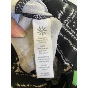 Athleta Womens Leggings Size Small Zig Zag Relay‎ Capri Black White 983259 thumbnail 9
