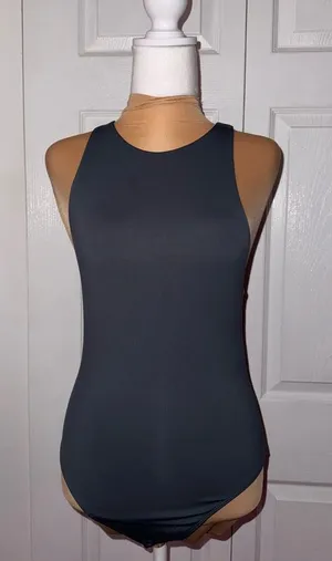 Aritzia Babaton 90s Contour Bodysuit‎ NWOT Medium Gray thumbnail 1