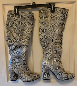 Seven Dials Size 9  Snakeskin Boots thumbnail 1