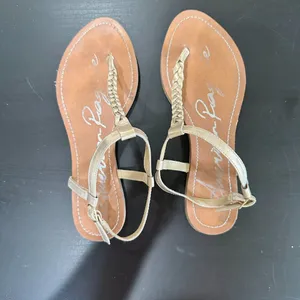 AMERICAN RAG Matte Gold Braided Thong Toe Sandal Size 8.5 thumbnail 6