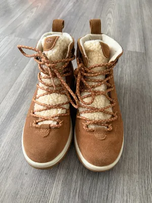 UGG Women’s Lakesider Boots Size 7 thumbnail 2