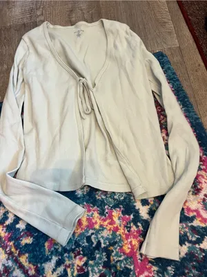Brandy Melville Light Sage Tie-Front Long Sleeve Top - Women thumbnail 4
