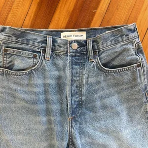 Aritzia Denim Forum BF High-Rise Loose 28L Jeans Size 26 thumbnail 6
