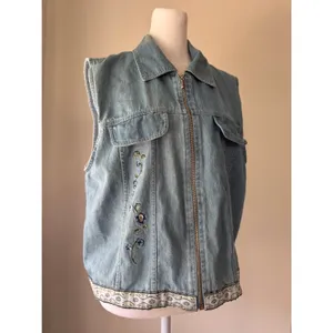 Vintage Y2K New Look Light Wash Denim Embroidered Full Zip Collared Vest thumbnail 4
