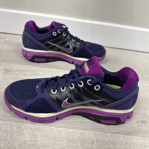 Nike LunarGlide+ 2 Women’s 8 Purple Black Flywire Shoes 407647-500 thumbnail 2