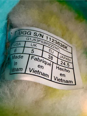 UGG Fluff Yeah Slide Tie Dye Blue Yellow Size 6Y (Fits Women’s 8) - EUC. thumbnail 10