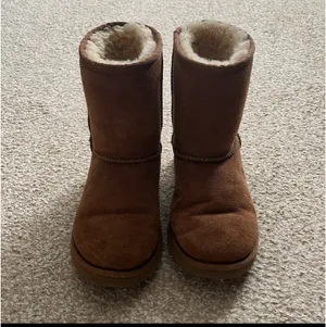 UGG Classic Short Boots  thumbnail 2