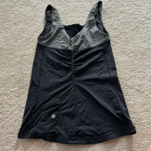 Lululemon back‎ and gray tank top size 4 thumbnail 1