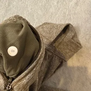 Lululemon Rush Hour 1/2 Zip Heathered Military Green Pullover Size 8‎ Active thumbnail 3