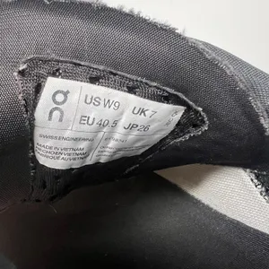 On Running Cloudmonster Size 9 Blue thumbnail 8