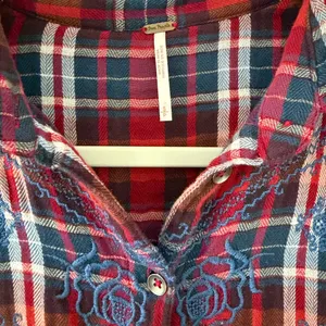 Free People Magical Plaid Boho Cottage Embroidered Cotton Button Down size small thumbnail 7