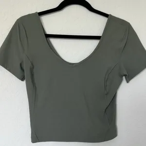 Lululemon‎ Grey Sage Align Short Sleeve Nulu Fabric Workout Yoga Top Size 4 Gym thumbnail 6