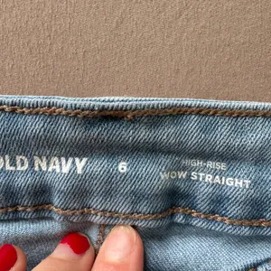 Old Navy High-Waisted Wow Straight Ankle Jeans thumbnail 10