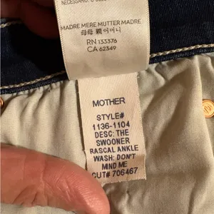 Mother Swooner Rascal Ankle Jeans in Don’t Mind Me thumbnail 10