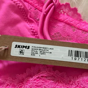 SKIMS Fits Everybody Lace Scoop Bralette Taffy Size Large thumbnail 7