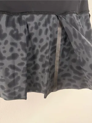 Lululemon Hit Your Stride Skirt – Animal Swirl Deep Coal Black – Size 6 – EUC thumbnail 5