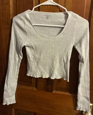 Brandy Melville Cropped Grey Long Sleeve thumbnail 1