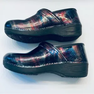 Dansko Professional Clogs Sz 39 Multi Color Abstract Patent Leather Nursing Shoe thumbnail 3