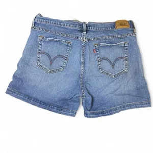 Levi’s Y2K Vintage blue Jean "mom" denim shorts with 5 pockets Size 14 thumbnail 2
