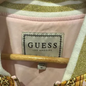 Vintage Guess Italian Maximalist Baroque Bomber Jacket Sz M Gold Chain Pink Zip thumbnail 5