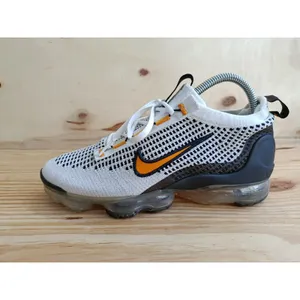 Nike Air VaporMax 2021 FK GS White Kumquat Orange DB1550-104 Size 6Y / Women 7.5 thumbnail 2