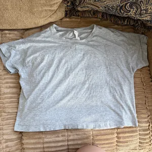 Lululemon Cates Grey Crop Tee Heather 10 thumbnail 2