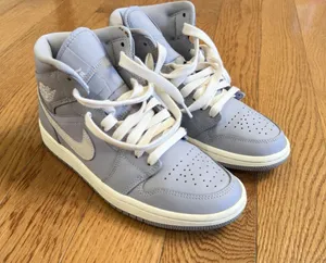 Size 6.5 US Women’s Nike Air Jordan 1 Mid Grey White CD7240-002 thumbnail 1