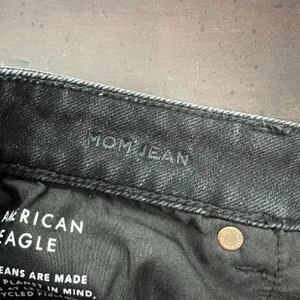 American Eagle Mom Straight Jeans Black Distressed Denim Women's Size 4‎ Short thumbnail 9