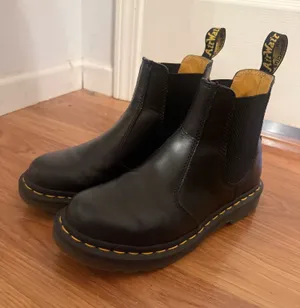 Black doc martens Chelsea boots thumbnail 1