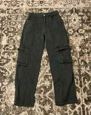 Green cargo pants thumbnail 1