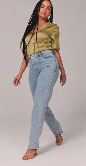 Abercrombie Curve Love Ultra High Rise 90s Straight Jean - Size 27 SHORT thumbnail 2