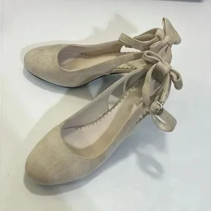 Women’s dress shoe size 8 thumbnail 1