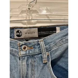 Levi's SilverTab 94 Baggy Jeans Womens 27 Light Wash Distressed Ripped Denim 90s thumbnail 3
