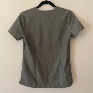 FIGS Graphite Gray Catarina Scrub Top Medical Uniform Women's size XS Nurse Dr thumbnail 6