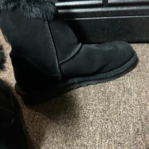 BearPaw Black Suede Boots thumbnail 3
