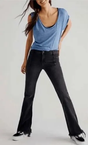 We The Free People Izzy Flare Leg Raw Fray Hem Jeans Black Patch Pockets SZ 28 thumbnail 1