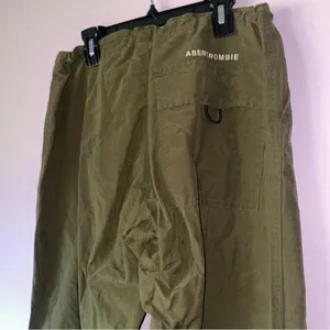 Abercrombie & Fitch Size S Olive Green Cargo Pants Japanese Floral thumbnail 5