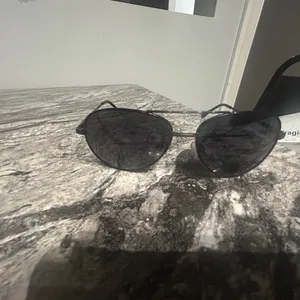 Classic Black Aviator Sunglasses thumbnail 3
